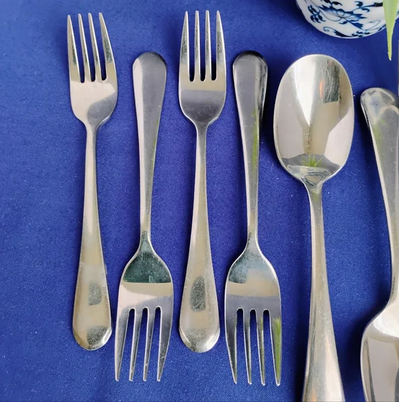 ONEIDA 10 Pcs Flatware Stainless - Picture 2 of 7